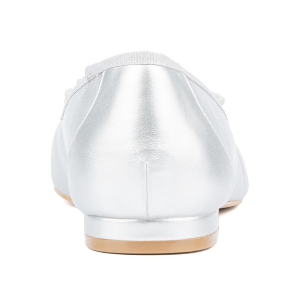 NWT — Fasion to Figure Fawn Ballet Flats Metallic Silver w/Bow Size 9W - Picture 2 of 10